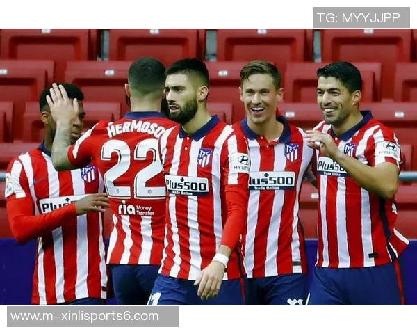 实时足球比分数据分析与预测技巧分享，助你掌握比赛动态与投注策略