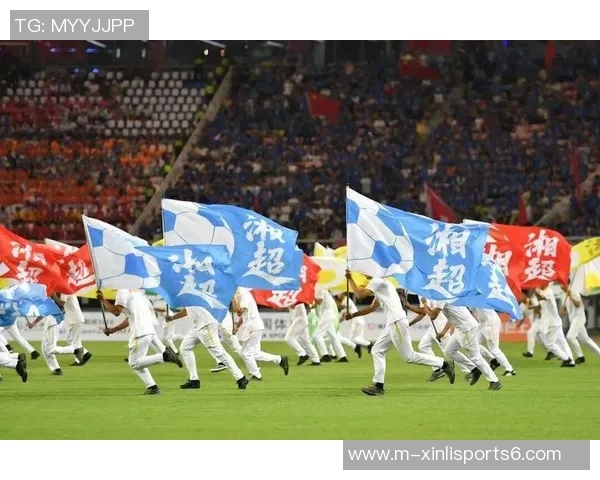 足球球迷的热情与坚持：探索他们背后的故事与情感纽带