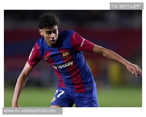 足球传奇之路：从青涩少年到世界巨星的奋斗与荣耀